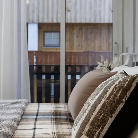 Hellochalet - The View - To Door With Matterhorn View *