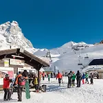 Hellochalet - The View - To Door With Matterhorn View
